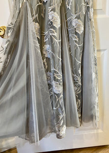 ALEX100-I NWT Short Sleeve Grey Gown. Size 6