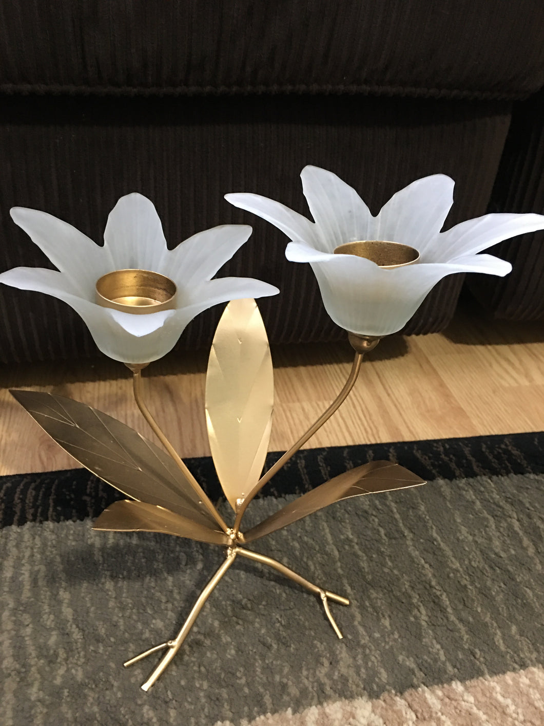 STMI100-A. Metal and Glass Flower Tea Light Holder