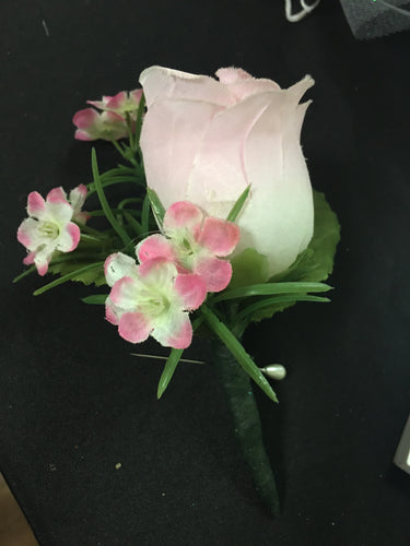 LYNC400-BC. Pink Boutonnière