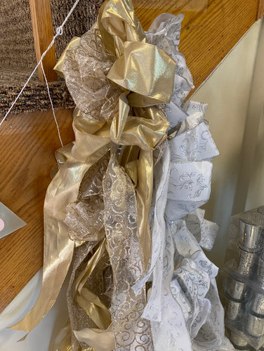 LYNC400-BH Gold or White/Silver Bows