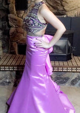 Load image into Gallery viewer, MCCO200-C Lilac Purple Gown. Size 4