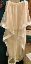 Load image into Gallery viewer, ELLA100-T NEW 2pc Champagne Gown. Size L