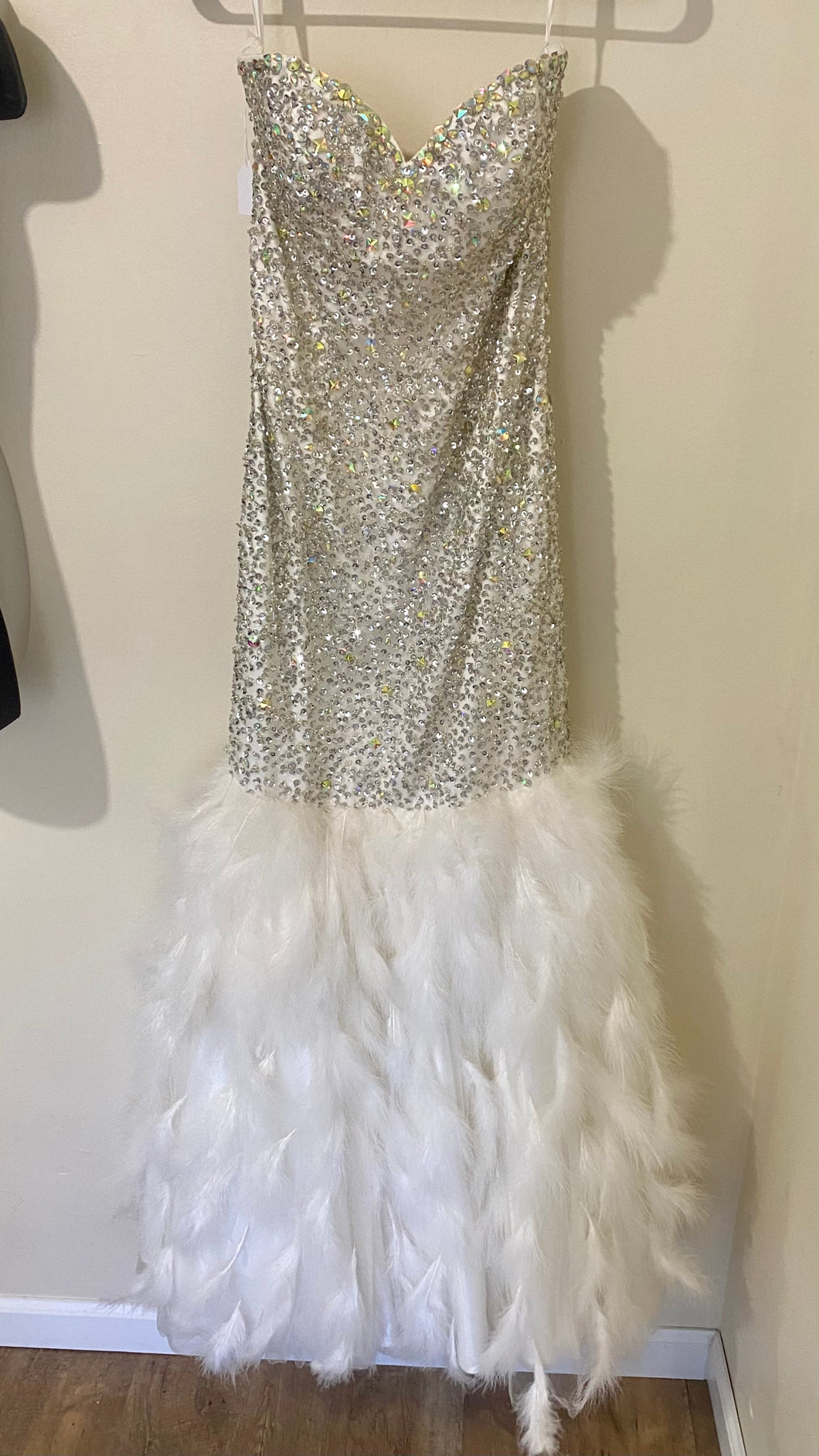 KRUG300-A Jovani White Feathered Gown, Size 6