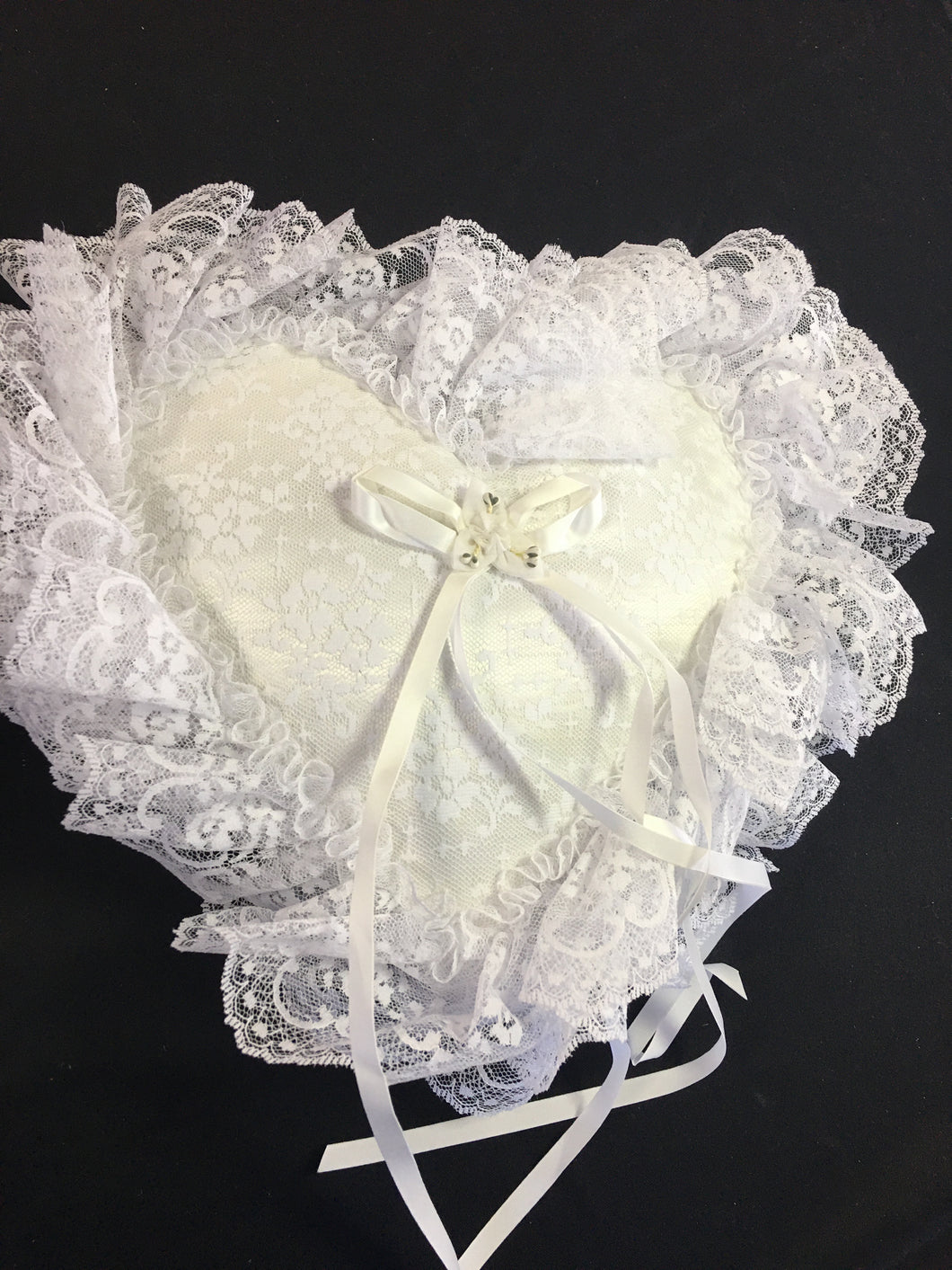 MYTR100-G. White Heart Ring Bearer’s Pillow