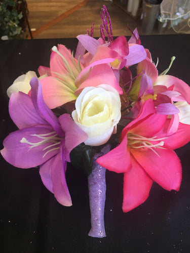 LYNC400-BE.  Lily and Rose Bouquet