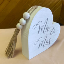 Load image into Gallery viewer, HIPP100-M Whitewash Mr&amp;Mrs Sign