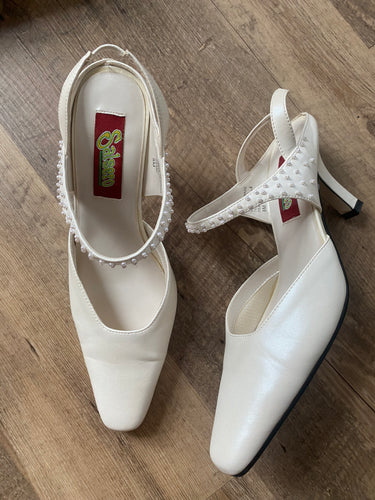 BITE100-A White Heel. Size 8