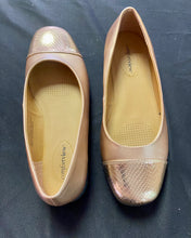 Load image into Gallery viewer, HOOD100-AC Rose Gold Flats. Size 9W