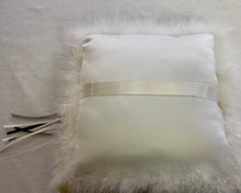 Load image into Gallery viewer, GREE100-AF Winter Snowflake Pillow