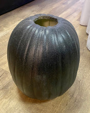 Load image into Gallery viewer, KENS100-J Black Pumpkin Arrangement